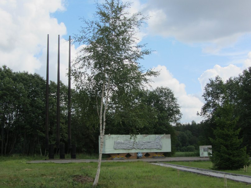 Нарва, Памятник в честь 30-летия Победы