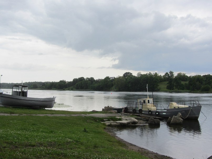 Нарва, частный сектор, вдоль реки