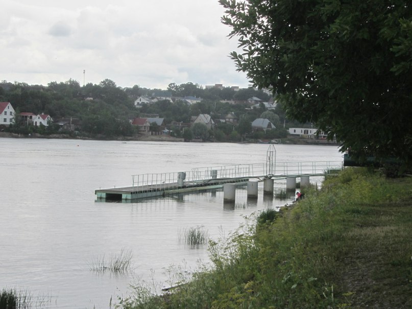 Нарва, вдоль набережной