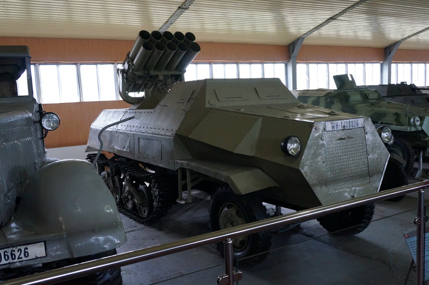 Павильон: Бронированные машины фашистской Германии