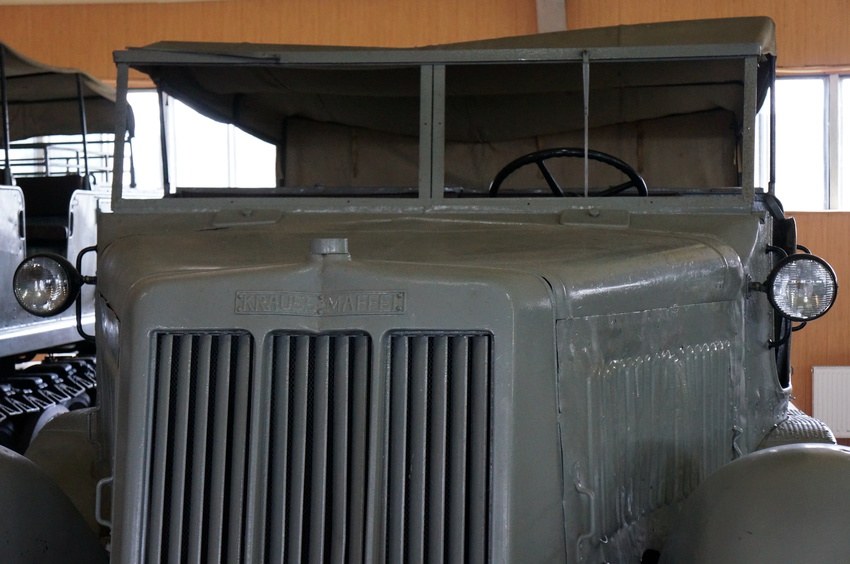 Павильон: Бронированные машины фашистской Германии