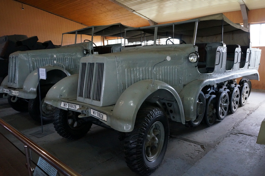 Павильон: Бронированные машины фашистской Германии