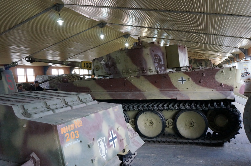 Павильон: Бронированные машины фашистской Германии