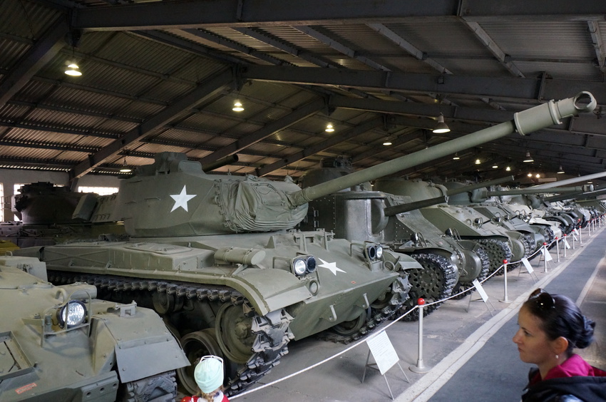 Павильон: Бронированные машины Великобритании, Канады и США