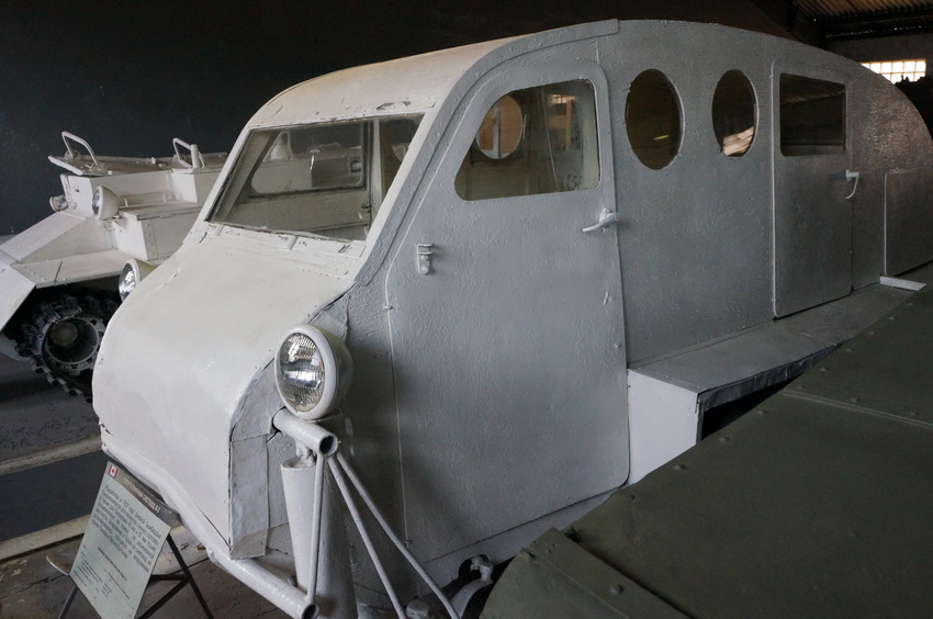 Павильон: Бронированные машины Великобритании, Канады и США