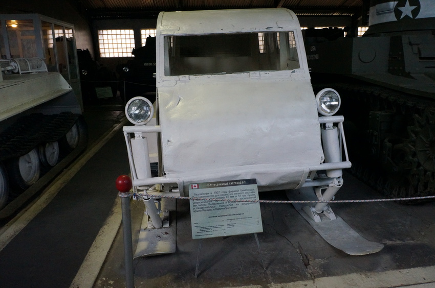 Павильон: Бронированные машины Великобритании, Канады и США