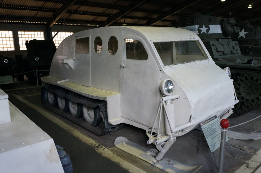 Павильон: Бронированные машины Великобритании, Канады и США