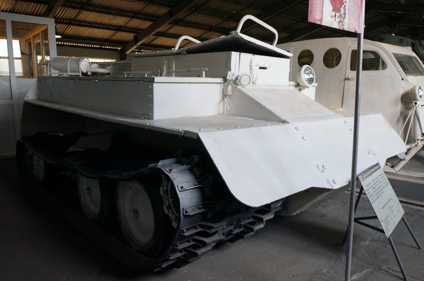 Павильон: Бронированные машины Великобритании, Канады и США