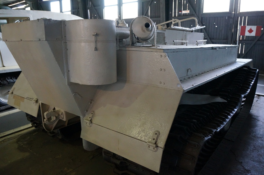 Павильон: Бронированные машины Великобритании, Канады и США