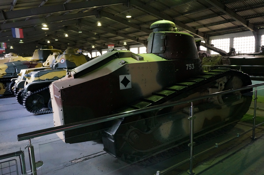 Павильон: Бронированные машины Венгрии, Италии, Китая, Польши, Чехословакии, Франции и Японии