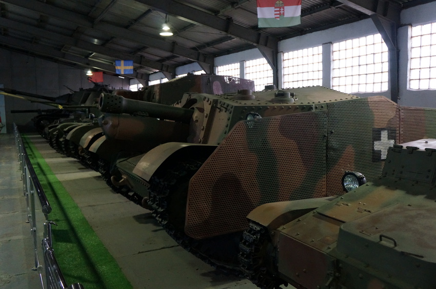 Павильон: Бронированные машины Венгрии, Италии, Китая, Польши, Чехословакии, Франции и Японии