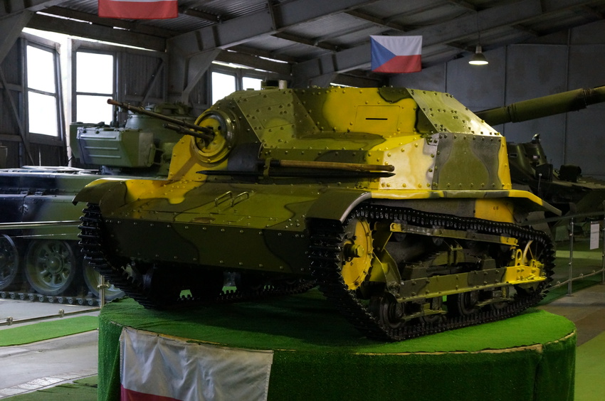 Павильон: Бронированные машины Венгрии, Италии, Китая, Польши, Чехословакии, Франции и Японии