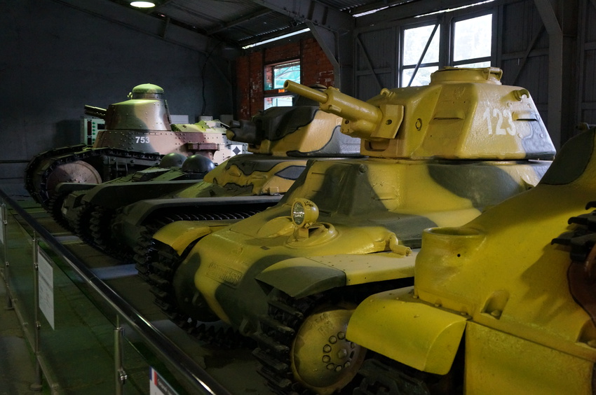 Павильон: Бронированные машины Венгрии, Италии, Китая, Польши, Чехословакии, Франции и Японии