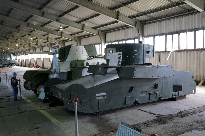 Павильон: Советские лёгкие танки и БМД, техника ВДВ