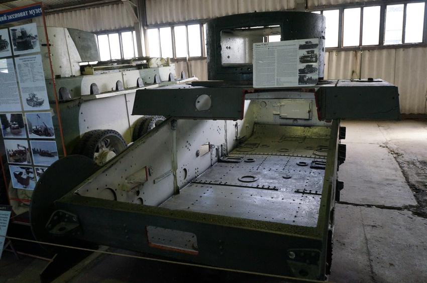 Павильон: Советские лёгкие танки и БМД, техника ВДВ