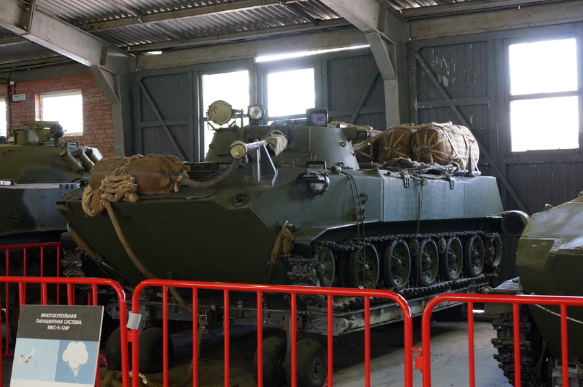 Павильон: Советские лёгкие танки и БМД, техника ВДВ