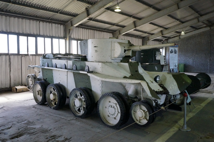 Павильон: Советские лёгкие танки и БМД, техника ВДВ