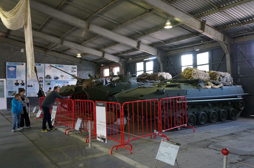 Павильон: Советские лёгкие танки и БМД, техника ВДВ