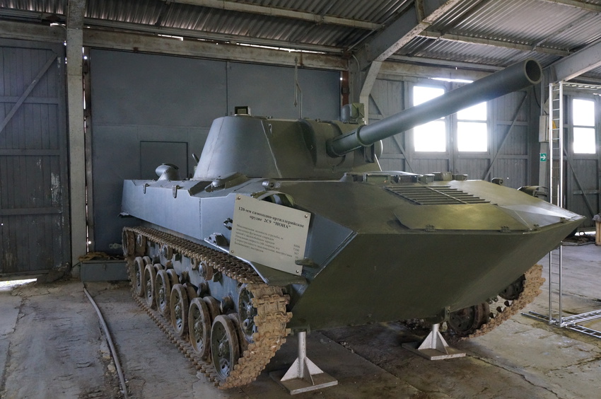 Павильон: Советские лёгкие танки и БМД, техника ВДВ