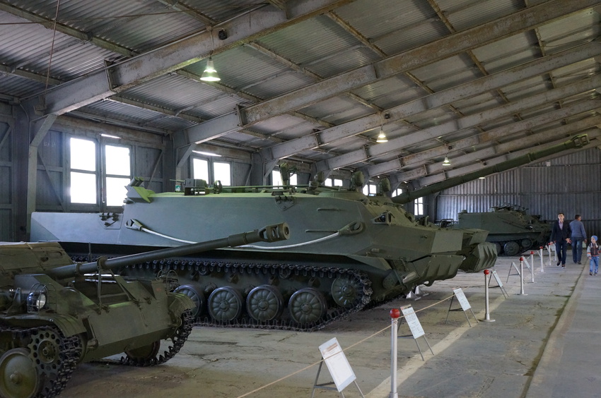Павильон: Советские лёгкие танки и БМД, техника ВДВ