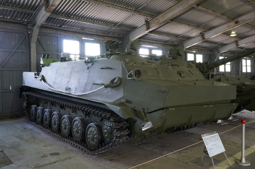 Павильон: Советские лёгкие танки и БМД, техника ВДВ