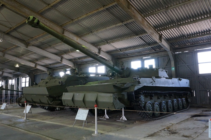 Павильон: Советские лёгкие танки и БМД, техника ВДВ