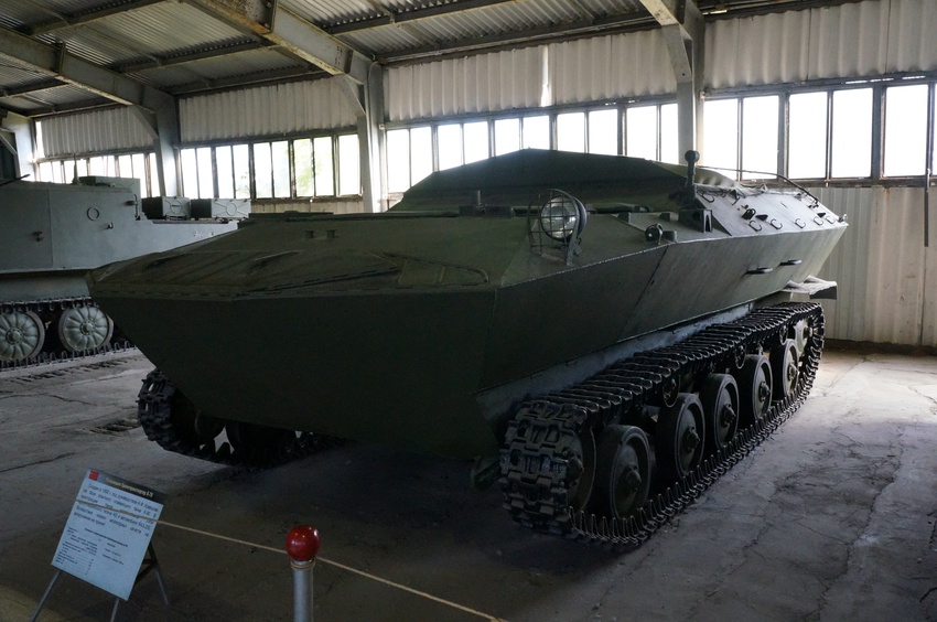 Павильон: Советские лёгкие танки и БМД, техника ВДВ