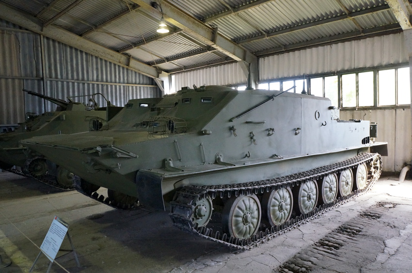 Павильон: Советские лёгкие танки и БМД, техника ВДВ