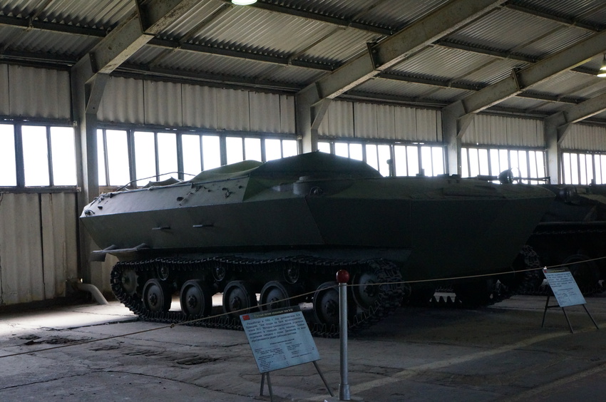 Павильон: Советские лёгкие танки и БМД, техника ВДВ