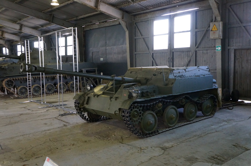 Павильон: Советские лёгкие танки и БМД, техника ВДВ