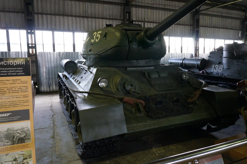 Павильон: Советские средние танки и САУ
