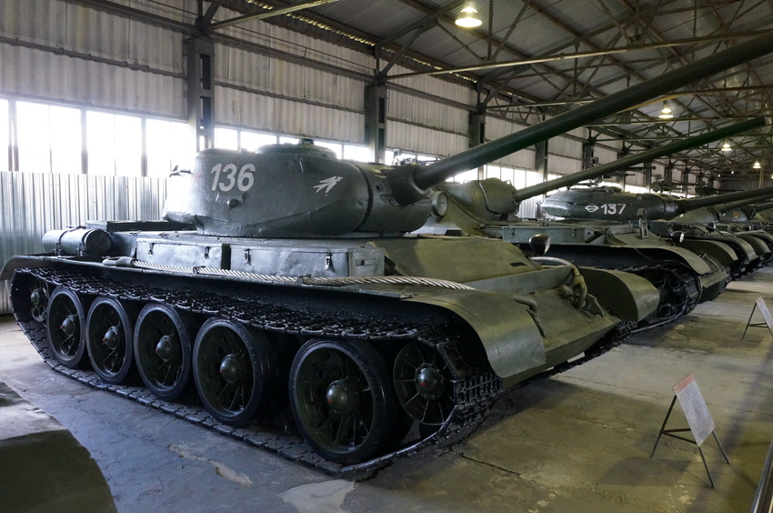 Павильон: Советские средние танки и САУ