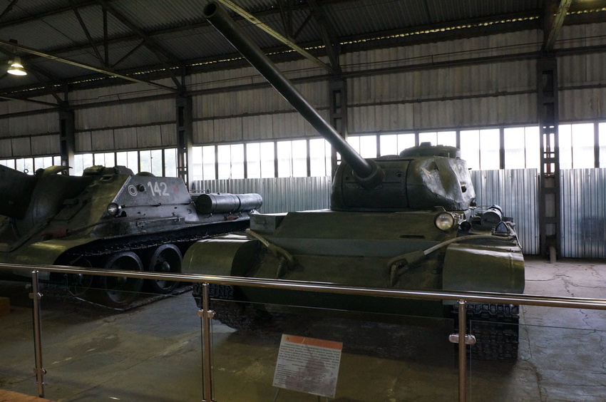 Павильон: Советские средние танки и САУ