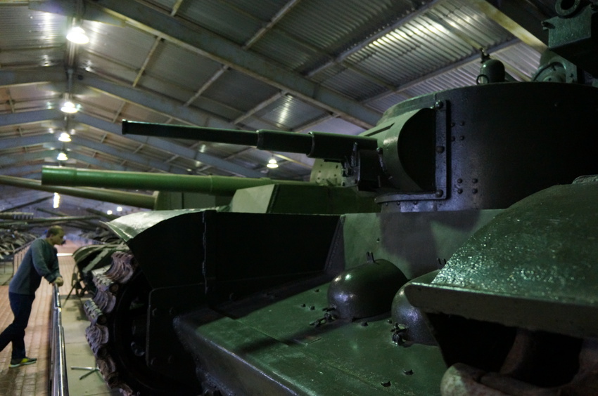 Павильон: Советские тяжёлые танки и САУ