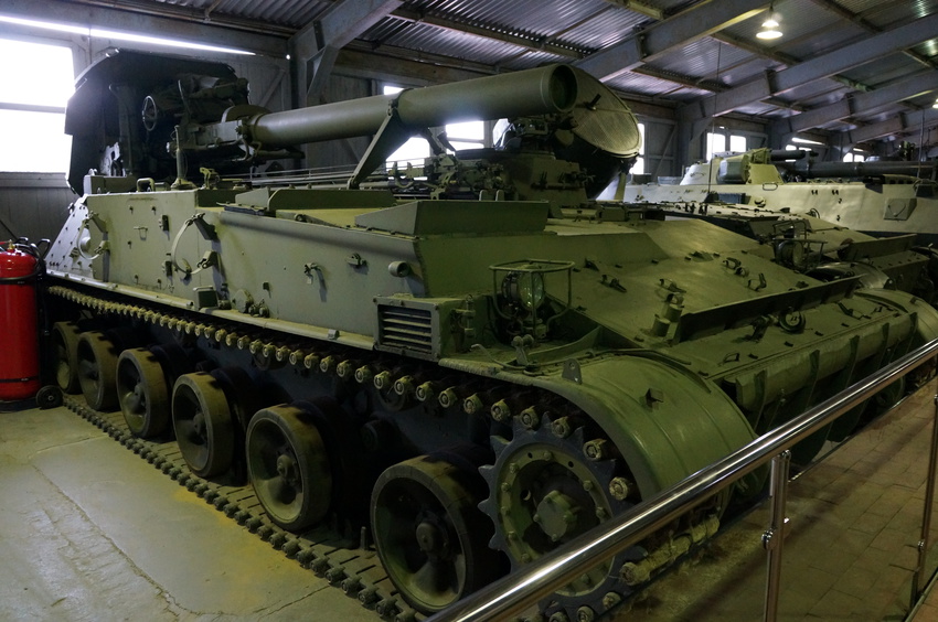 Павильон: Советские тяжёлые танки и САУ