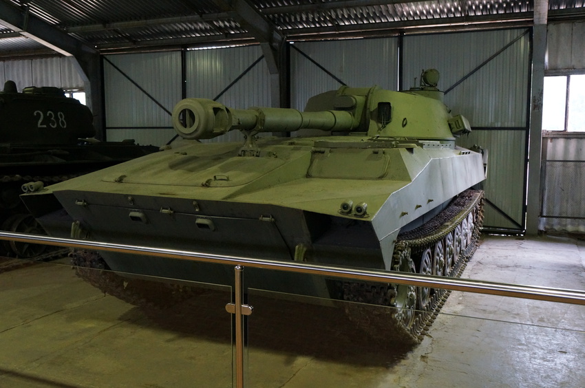 Павильон: Советские тяжёлые танки и САУ