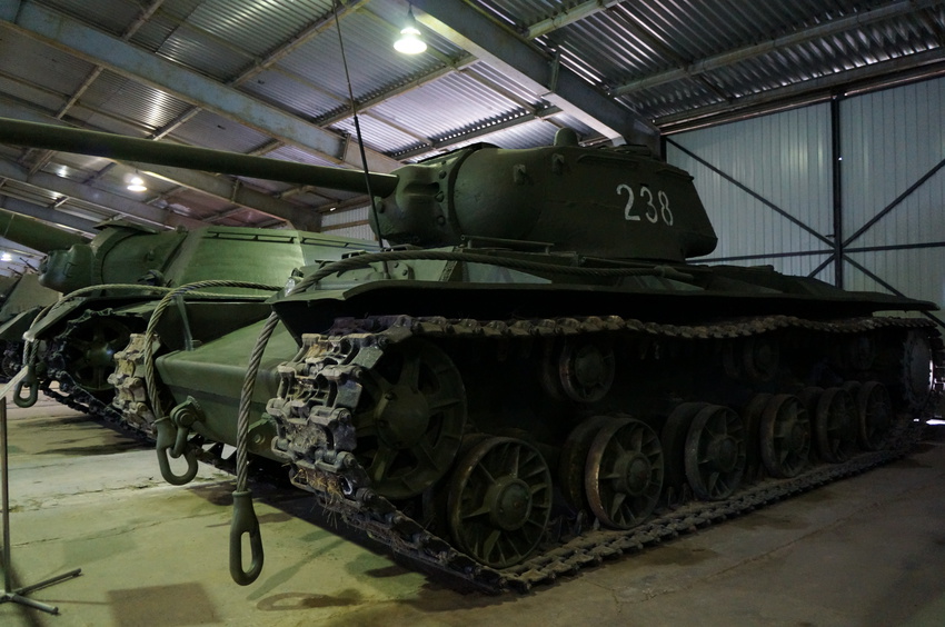 Павильон: Советские тяжёлые танки и САУ