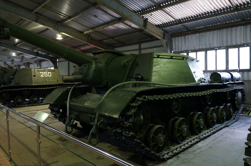 Павильон: Советские тяжёлые танки и САУ