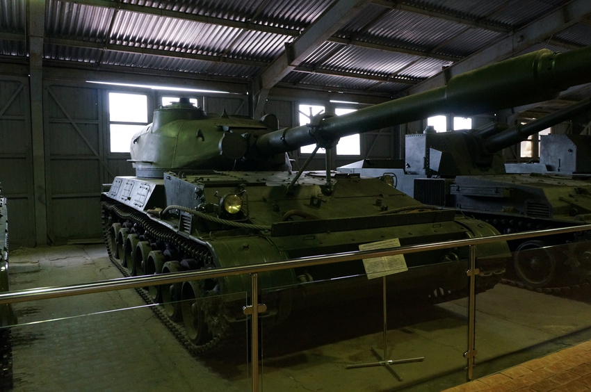 Павильон: Советские тяжёлые танки и САУ