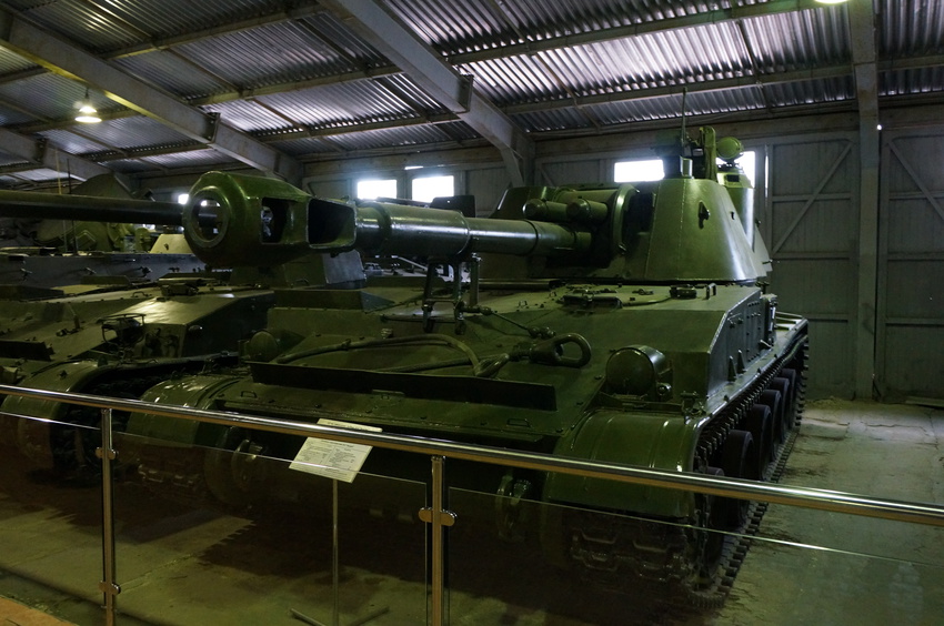 Павильон: Советские тяжёлые танки и САУ
