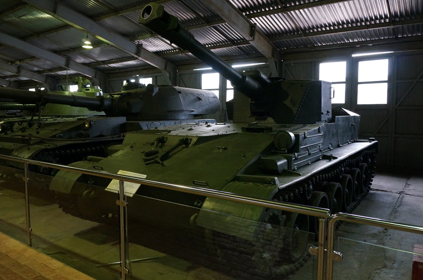 Павильон: Советские тяжёлые танки и САУ
