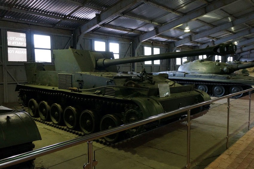 Павильон: Советские тяжёлые танки и САУ