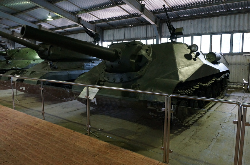 Павильон: Советские тяжёлые танки и САУ