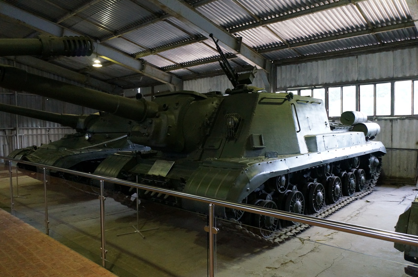 Павильон: Советские тяжёлые танки и САУ