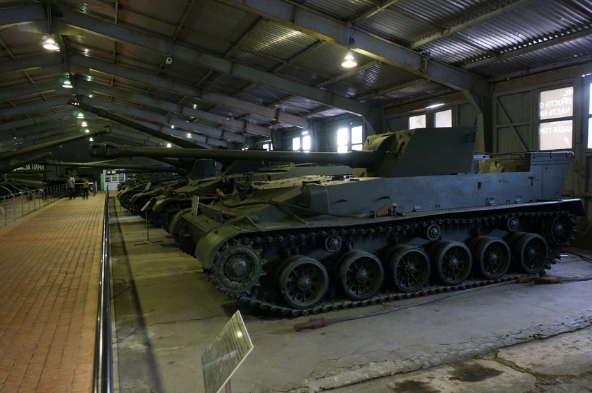Павильон: Советские тяжёлые танки и САУ