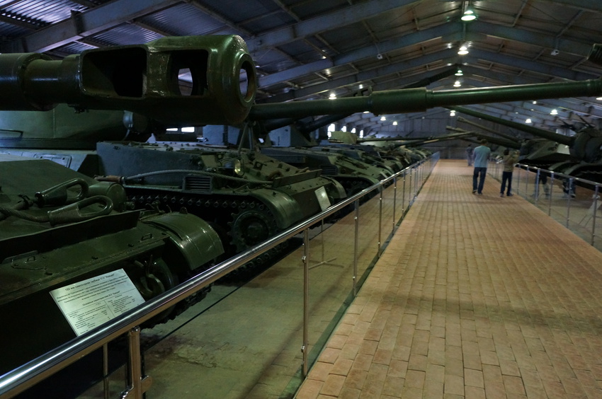 Павильон: Советские тяжёлые танки и САУ