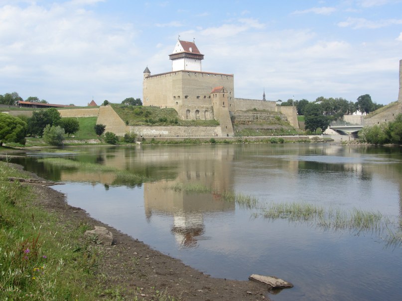 Нарва, район Липовка, вид на Нарвский замок