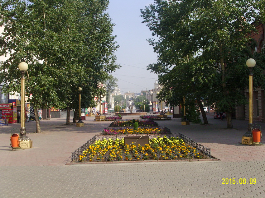 В пешеходной зоне Улан-Уде на улице Ленина