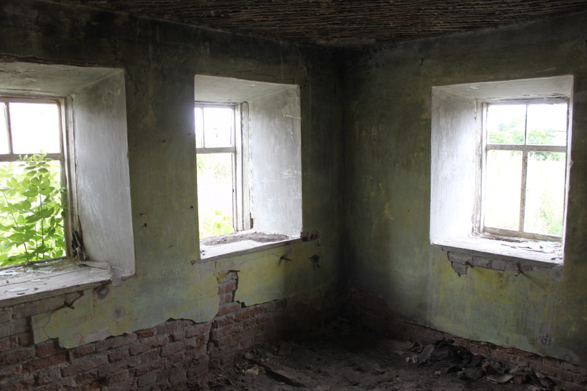 Короча. Никольский храм. Домик священника.