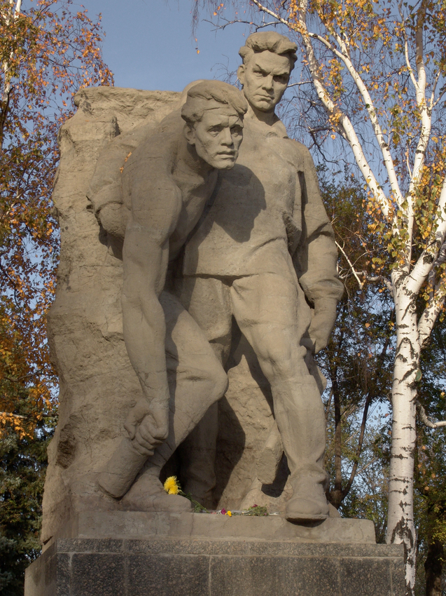 Мамаев Курган. Скульптура на площади Героев. (28 октября 2007)